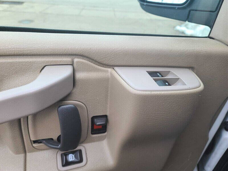 2017 GMC Savana 2500