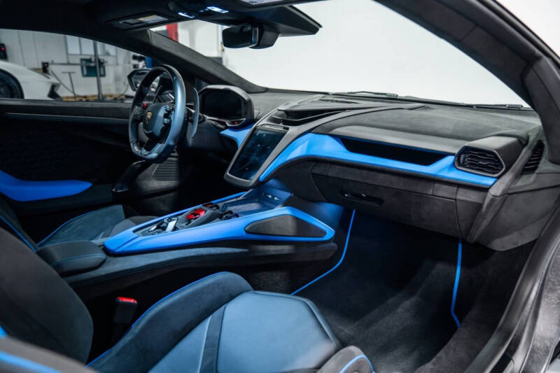 2025 Lamborghini Revuelto