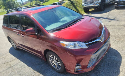 2018 Toyota Sienna for sale at BHT Motors LLC in Imperial MO