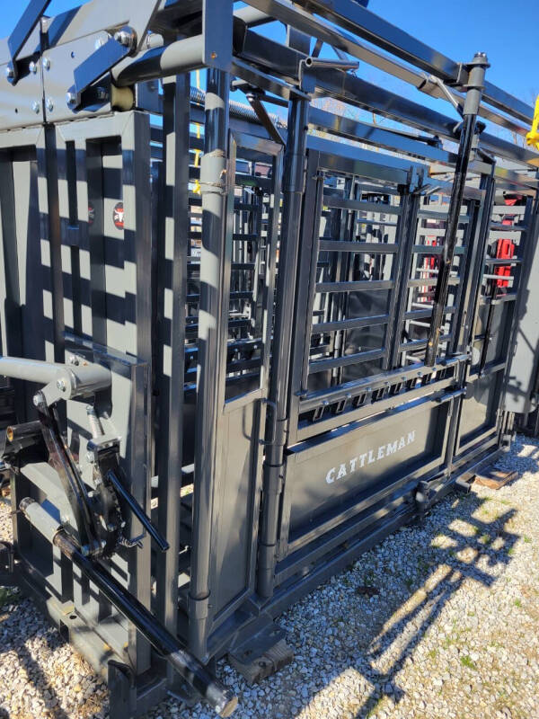 2025 Cattleman Manual w/Solid Floor