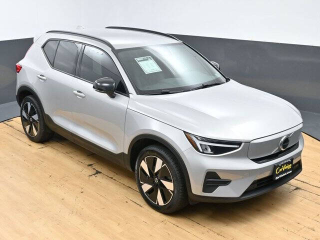 2025 Volvo EX40 Twin Core