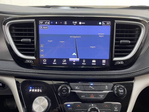 2024 Chrysler Pacifica Plug-In Hybrid Select