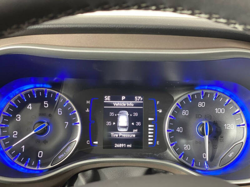 2023 Chrysler Voyager LX