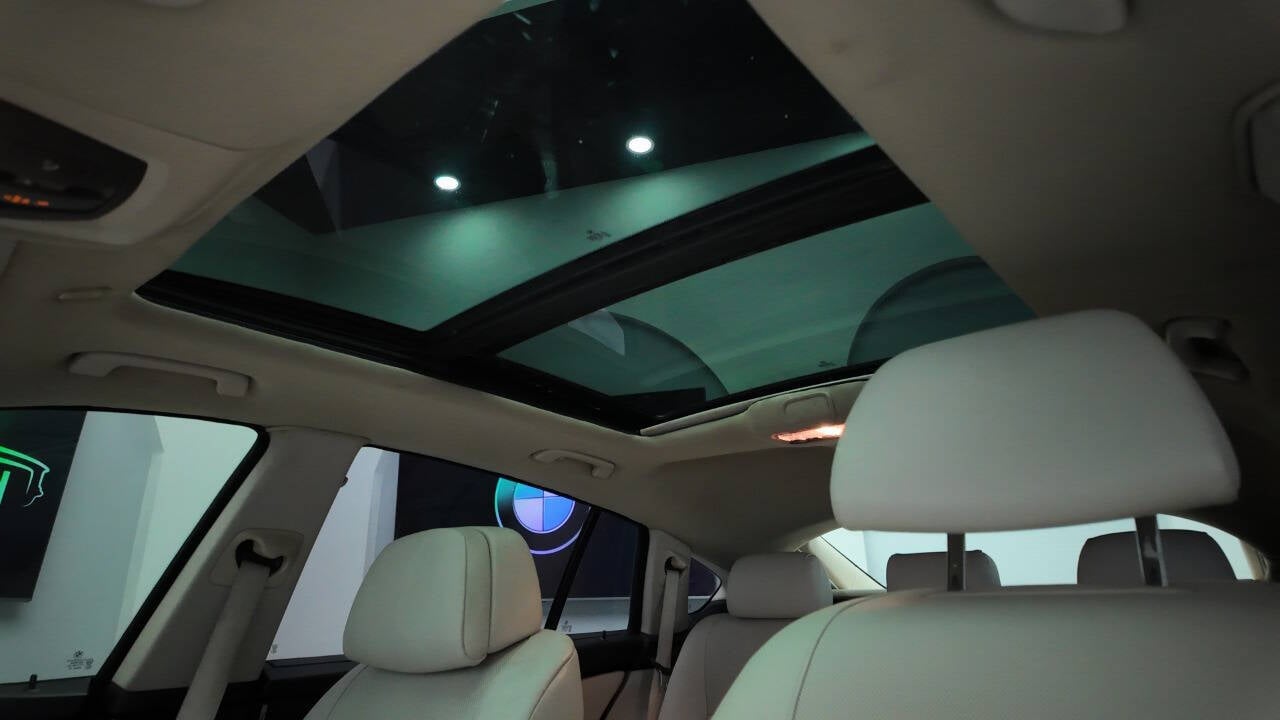 2012 BMW 5 Series 37