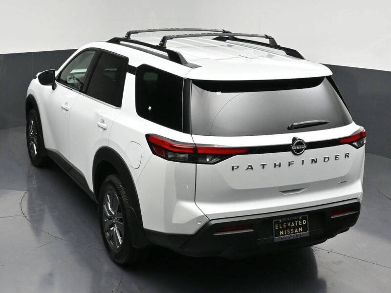 2025 Nissan Pathfinder SV