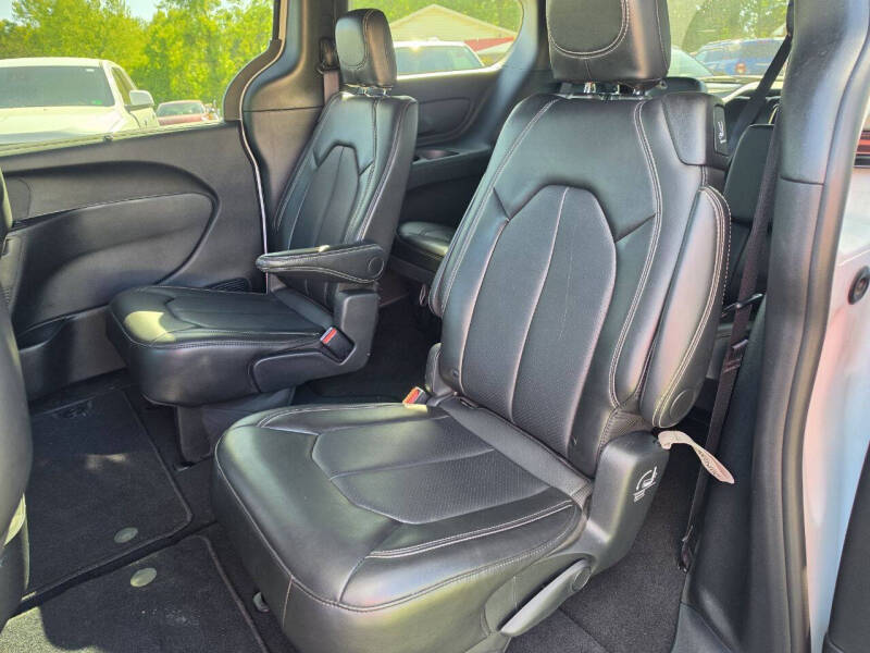 2025 Chrysler Pacifica Select - Photo 9