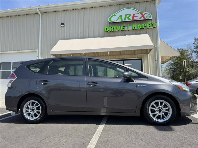 2017 Toyota Prius v Four