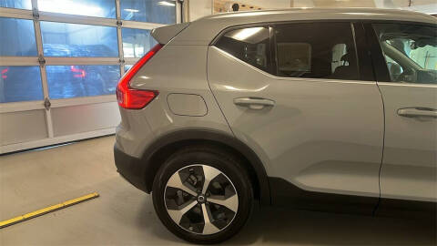 2025 Volvo XC40 B5 Plus Bright Theme