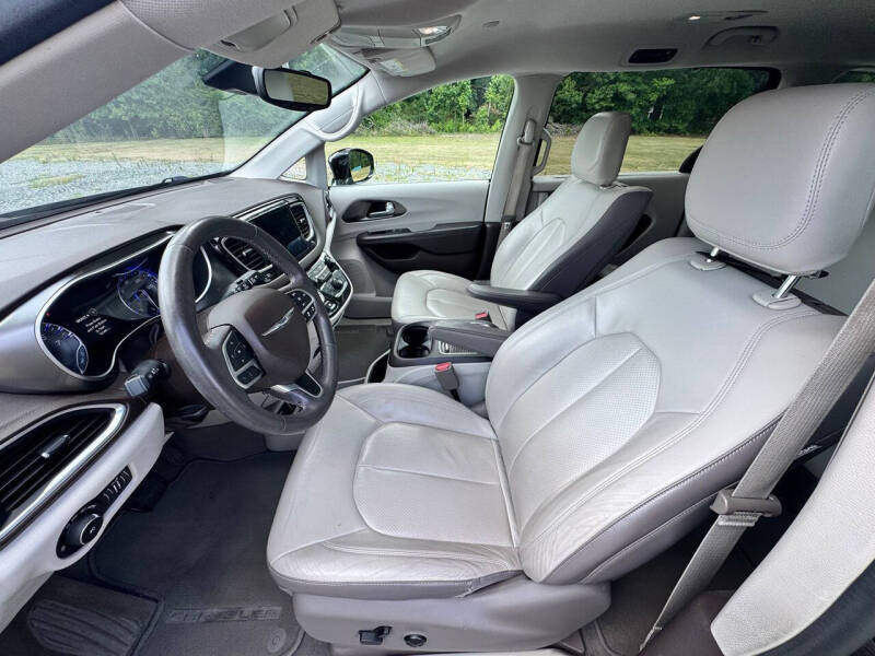 2017 Chrysler Pacifica Touring-L Plus