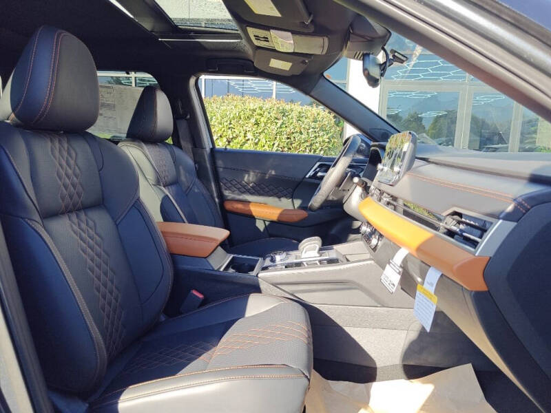 2025 Mitsubishi Outlander PHEV SEL