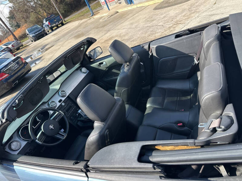 2005 Ford Mustang V6 Deluxe
