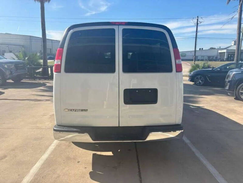2024 Chevrolet Express LS 3500