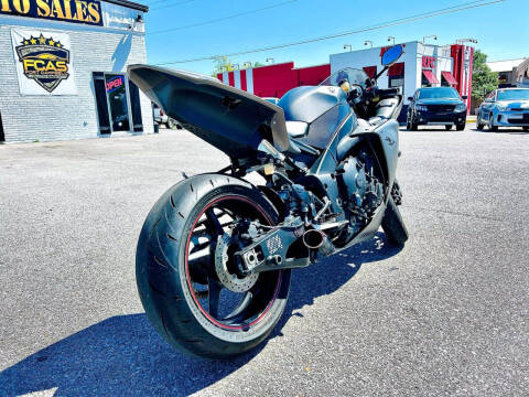 2013 Yamaha YZF-R1 (Matte Gray)