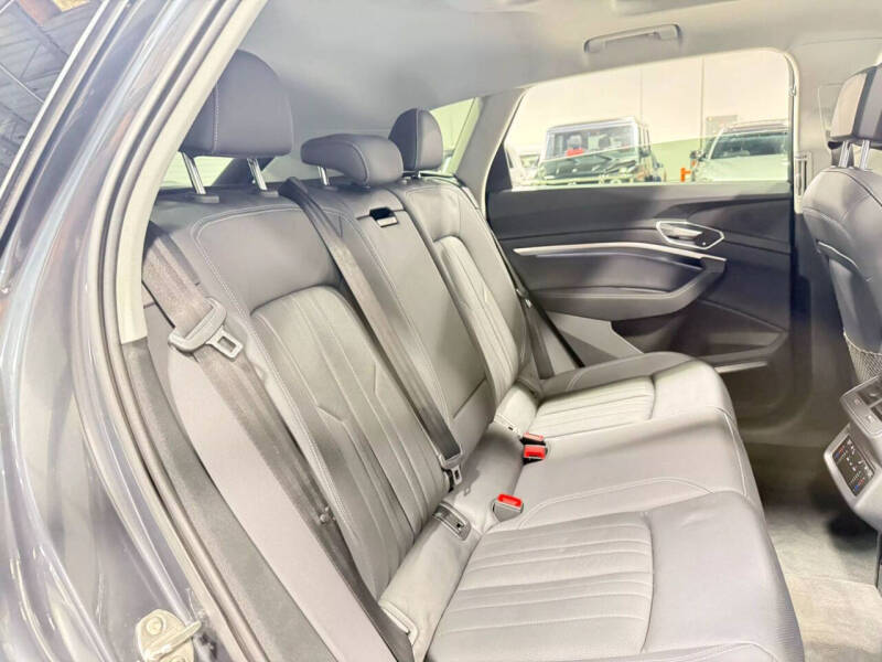 2019 Audi e-tron quattro Premium Plus