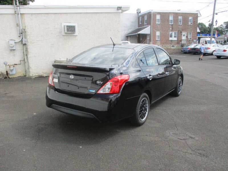 2015 Nissan Versa Sedan SV photo 3