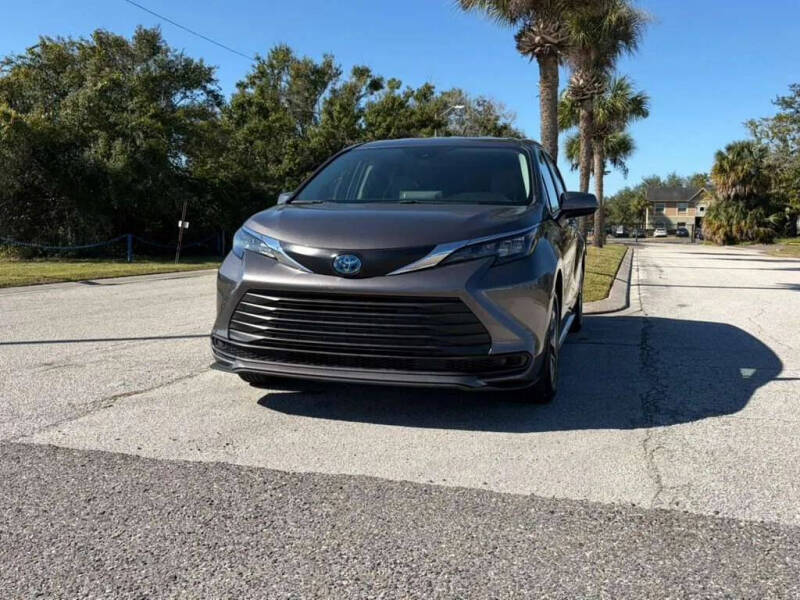 2024 Toyota Sienna LE 8-Passenger