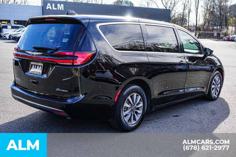 2024 Chrysler Pacifica Plug-In Hybrid Select