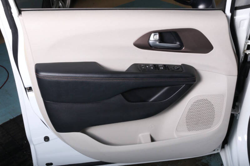 2017 Chrysler Pacifica LX