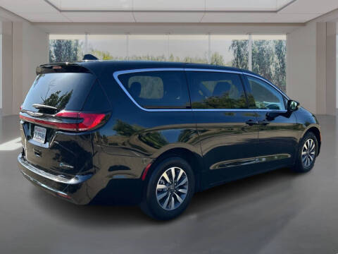 2024 Chrysler Pacifica Plug-In Hybrid Select