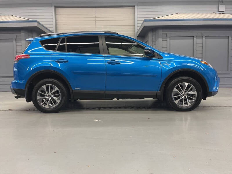2017 Toyota RAV4 Hybrid XLE