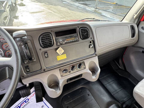 2017 Freightliner M2 106