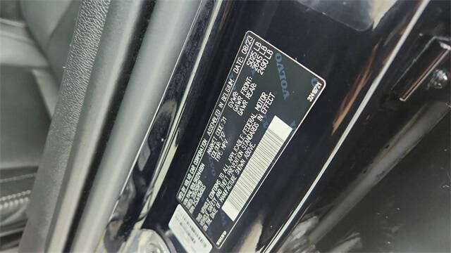 2024 Volvo XC40 B5 Plus Dark Theme