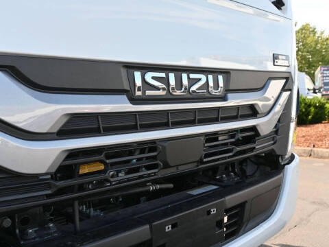 2025 Isuzu NRR