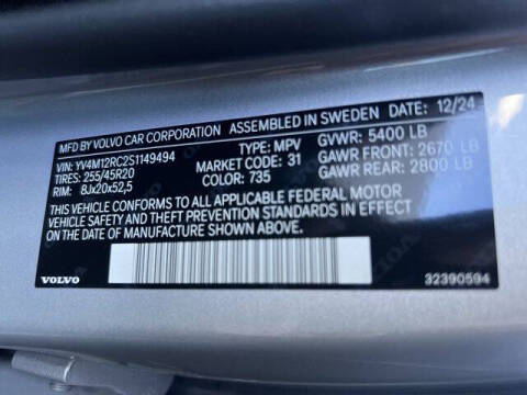 2025 Volvo XC60 B5 Plus Dark Theme