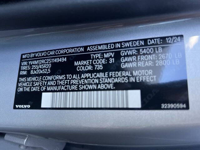 2025 Volvo XC60 B5 Plus Dark Theme