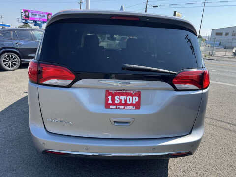 2017 Chrysler Pacifica Touring-L