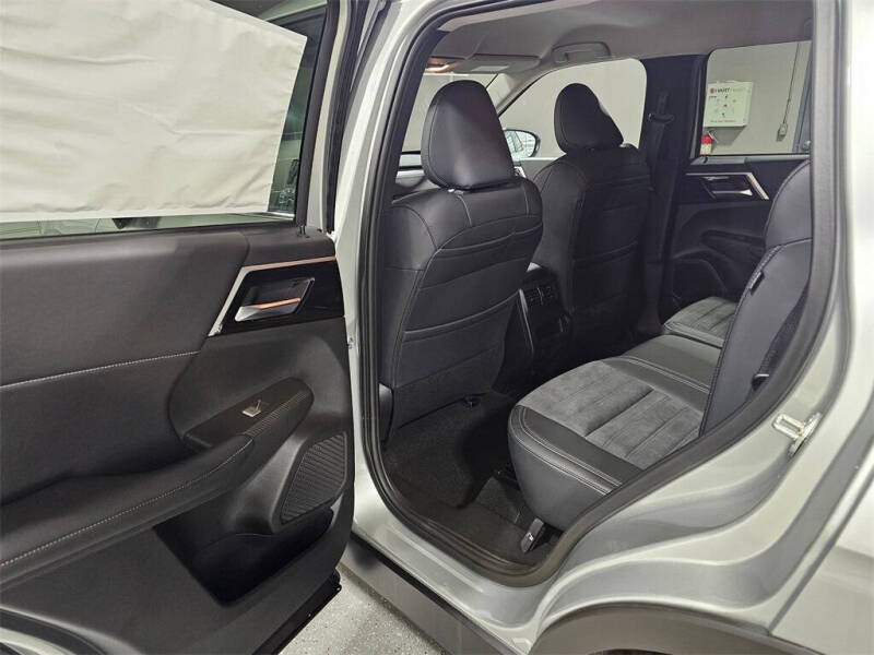 2025 Mitsubishi Outlander PHEV SE