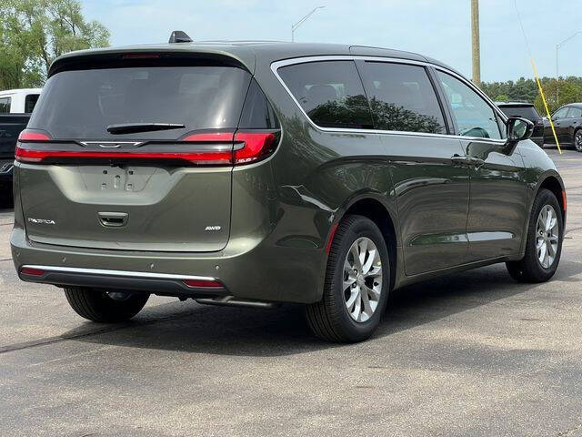 2027 Chrysler Pacifica Select