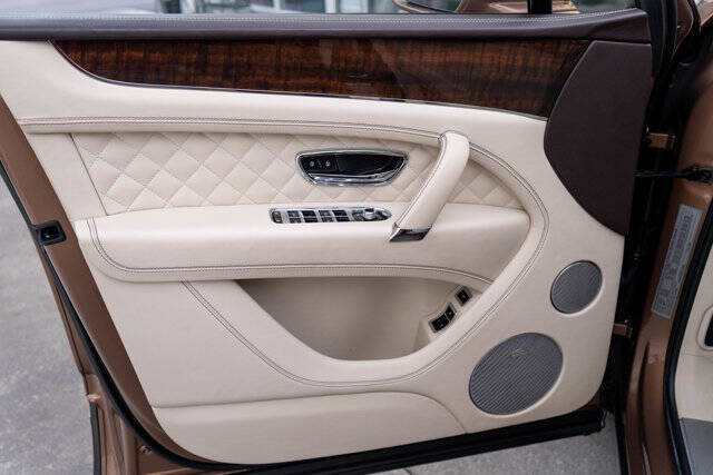 2017 Bentley Bentayga 10