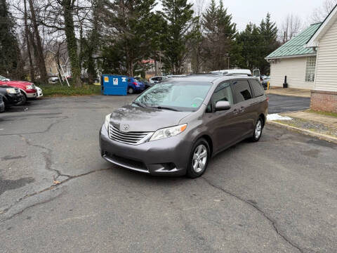 2014 Toyota Sienna LE 8-Passenger