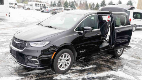 2024 Chrysler Pacifica Touring