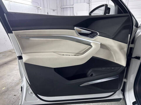 2019 Audi e-tron quattro Premium Plus