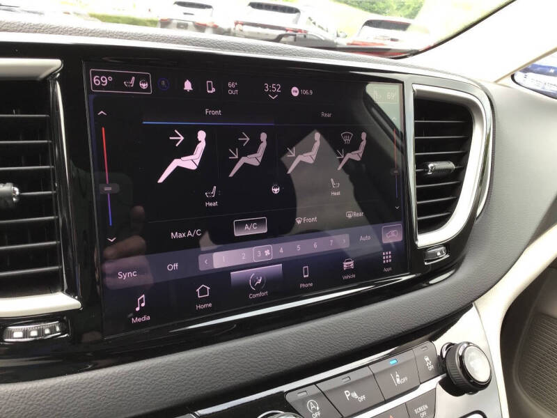 2023 Chrysler Pacifica Touring L