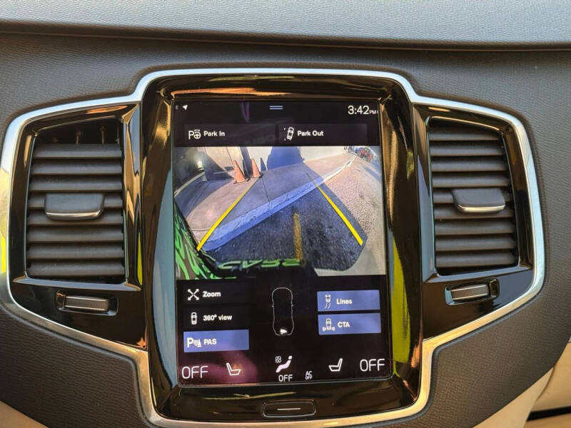 2017 Volvo XC90 T6 Momentum