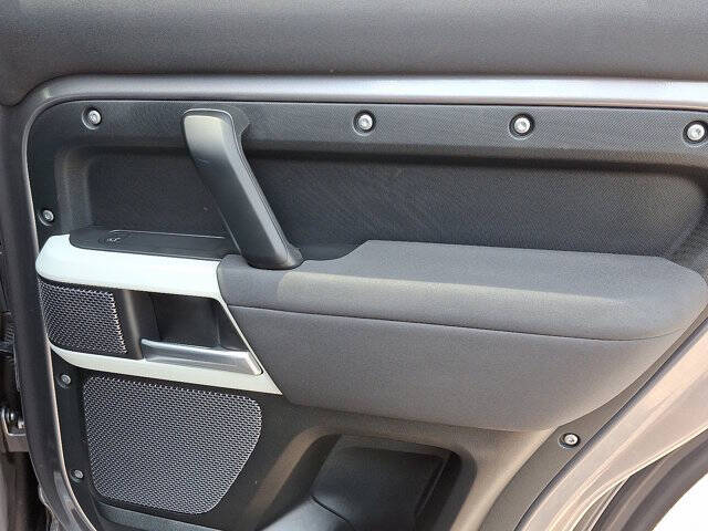 2022 Land Rover Defender 110 SE