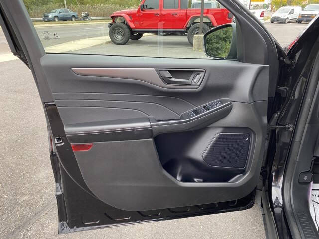 2023 Ford Escape Hybrid Active