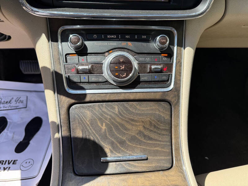 2017 Lincoln Continental Select