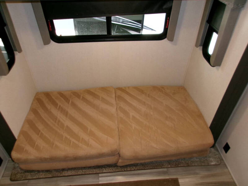 2022 Keystone RV Sprinter 3570LFT