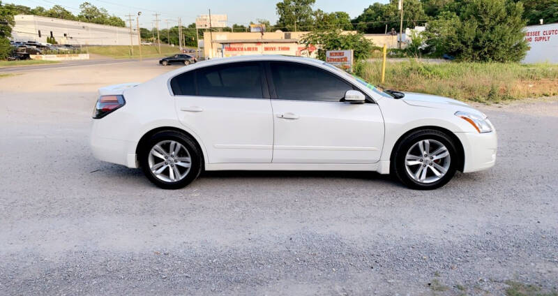 2012 Nissan Altima SR photo 4