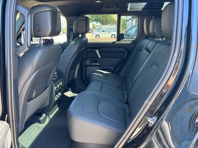 2024 Land Rover Defender 9