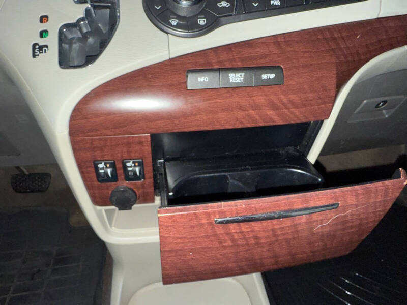 2014 Toyota Sienna XLE 8-Passenger