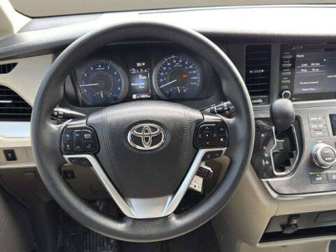 2019 Toyota Sienna LE 8-Passenger