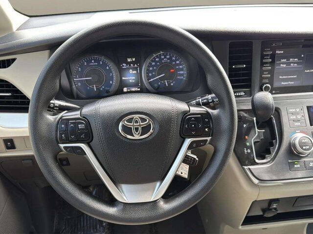 2019 Toyota Sienna LE 8-Passenger