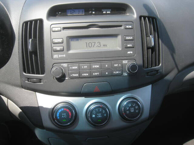 2010 Hyundai Elantra GLS photo 15