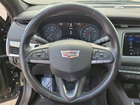 2023 Cadillac XT4 Premium Luxury