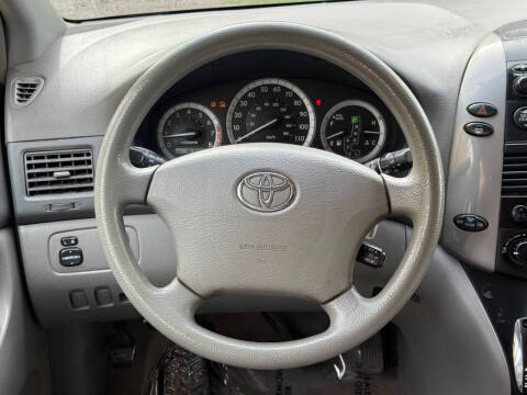 2010 Toyota Sienna LE 7-Passenger